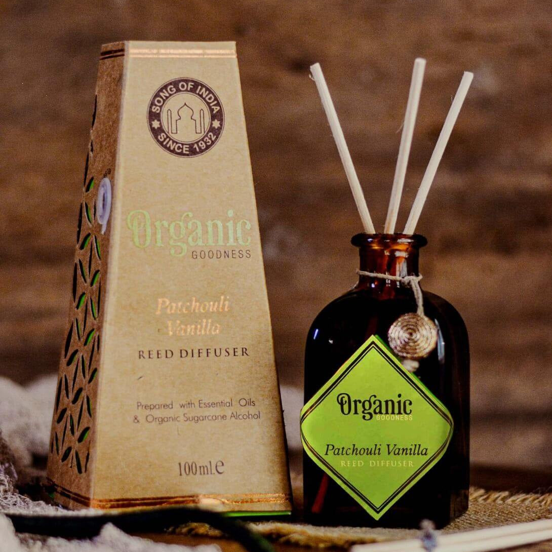 Reed diffuser set with organic label on a wooden background