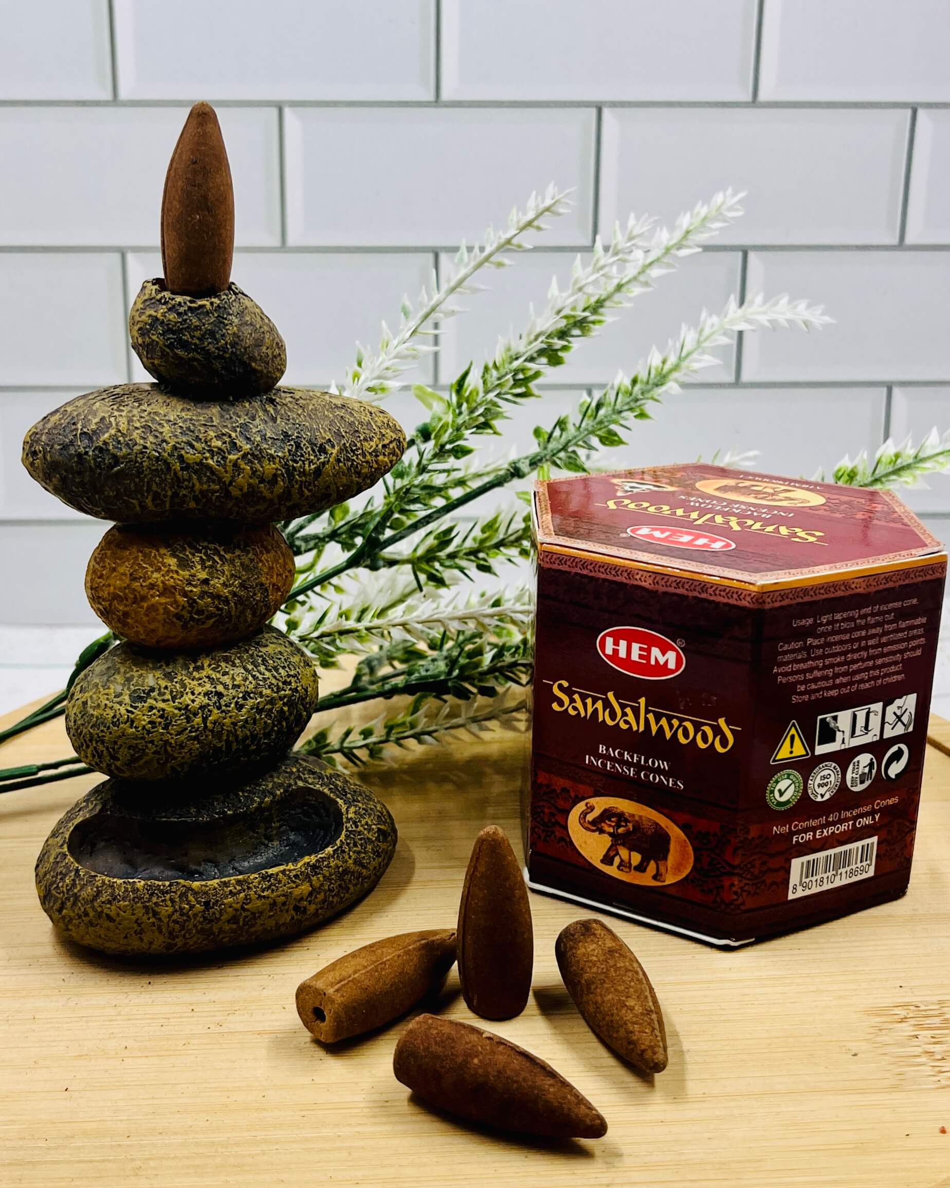 HEM Backflow SANDALWOOD cones