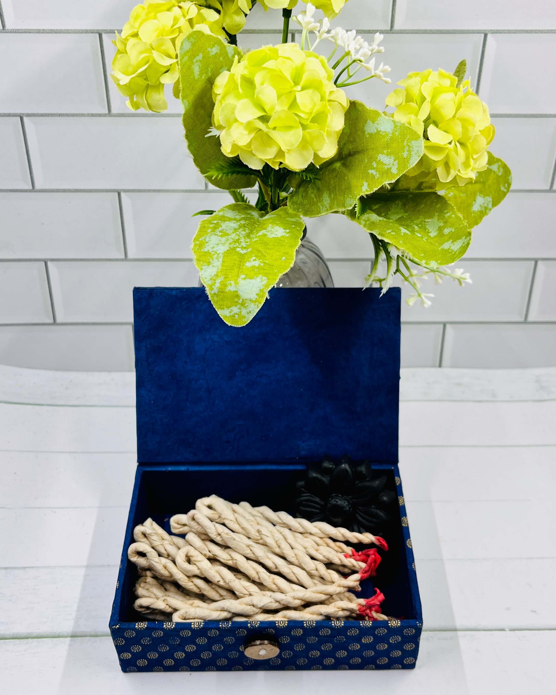 Tibetan Rope Incense NAG CHAMPA with holder